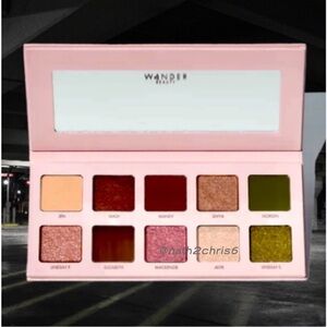 WANDER BEAUTY TRAILBLAZER EYESHADOW PALETTE NWT/IN BOX